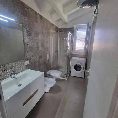La Casa Red Apartment *