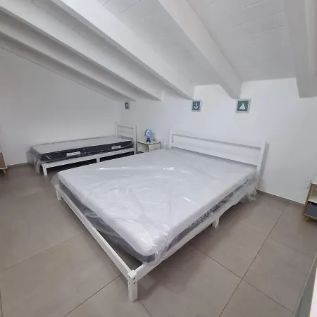La Casa Red Apartment Policoro